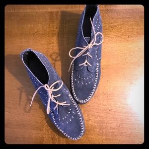 NWOB Minnetonka Lace Up Ankle Boot / Moccasin